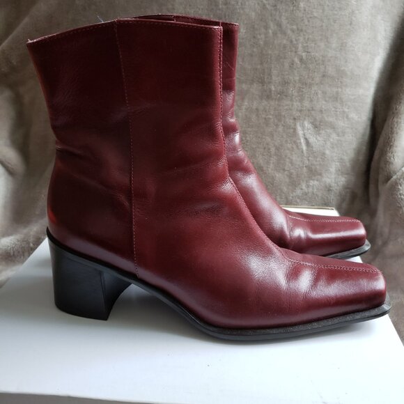 EUC - Artura Chiang Red Wine Ankle Boots (7.5 M) - Picture 5 of 10